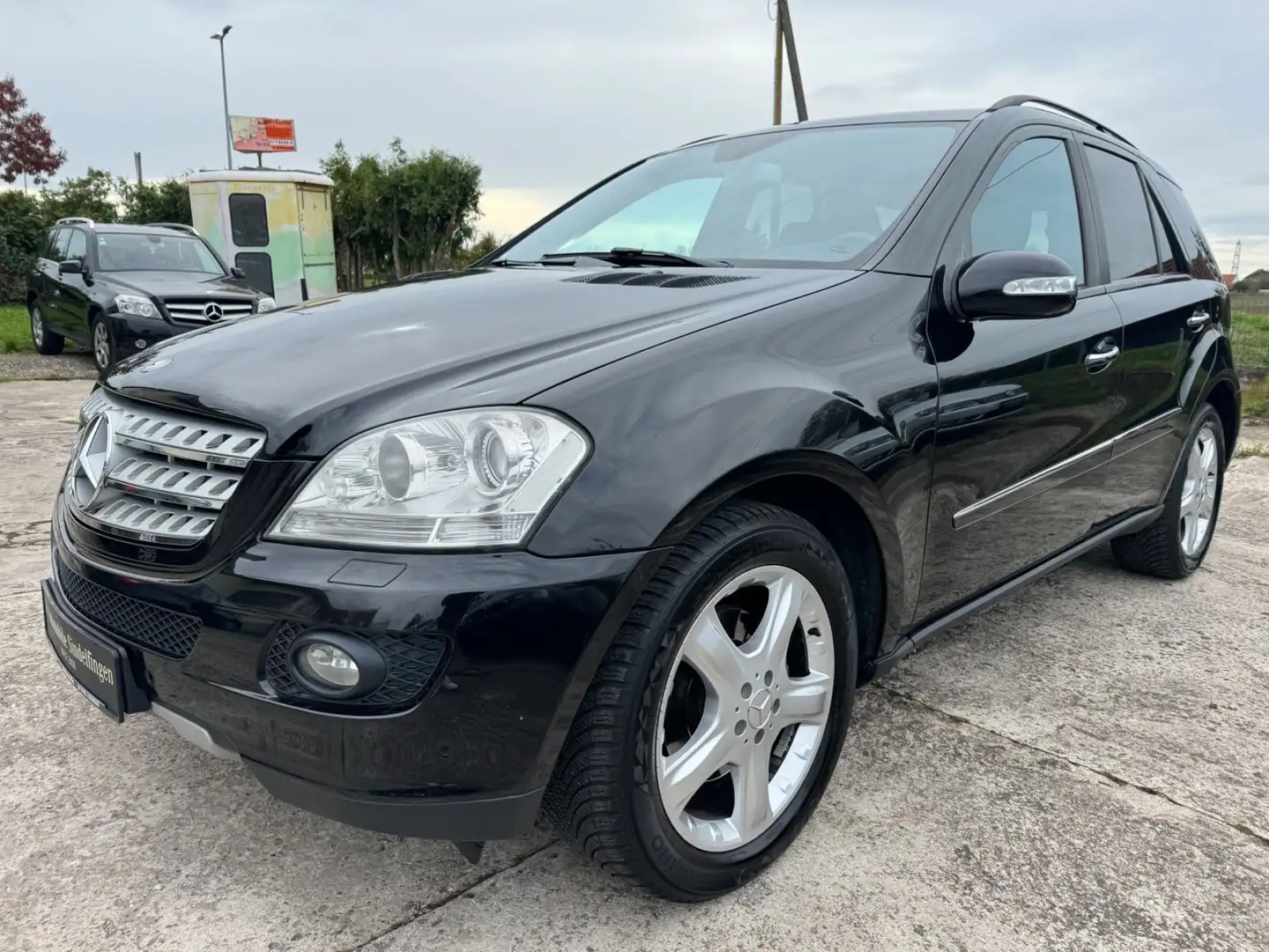 Mercedes-Benz ML 320 CDI 4 MATIC*NAVI*HK*STANDHEIZUNG* Schwarz - 1