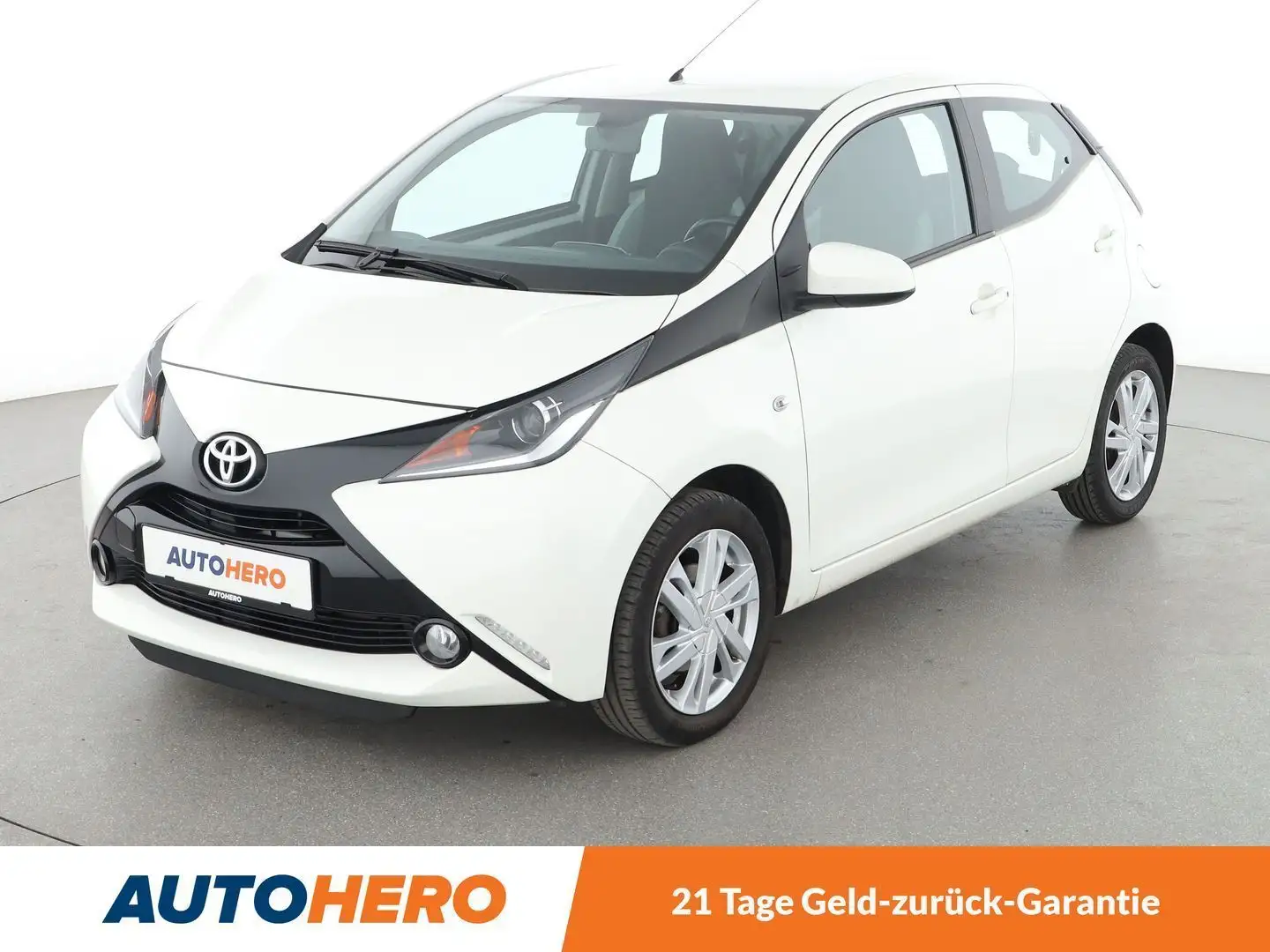 Toyota Aygo 1.0 X-Play Touch *TEMPO*CAM*KLIMA* Weiß - 1