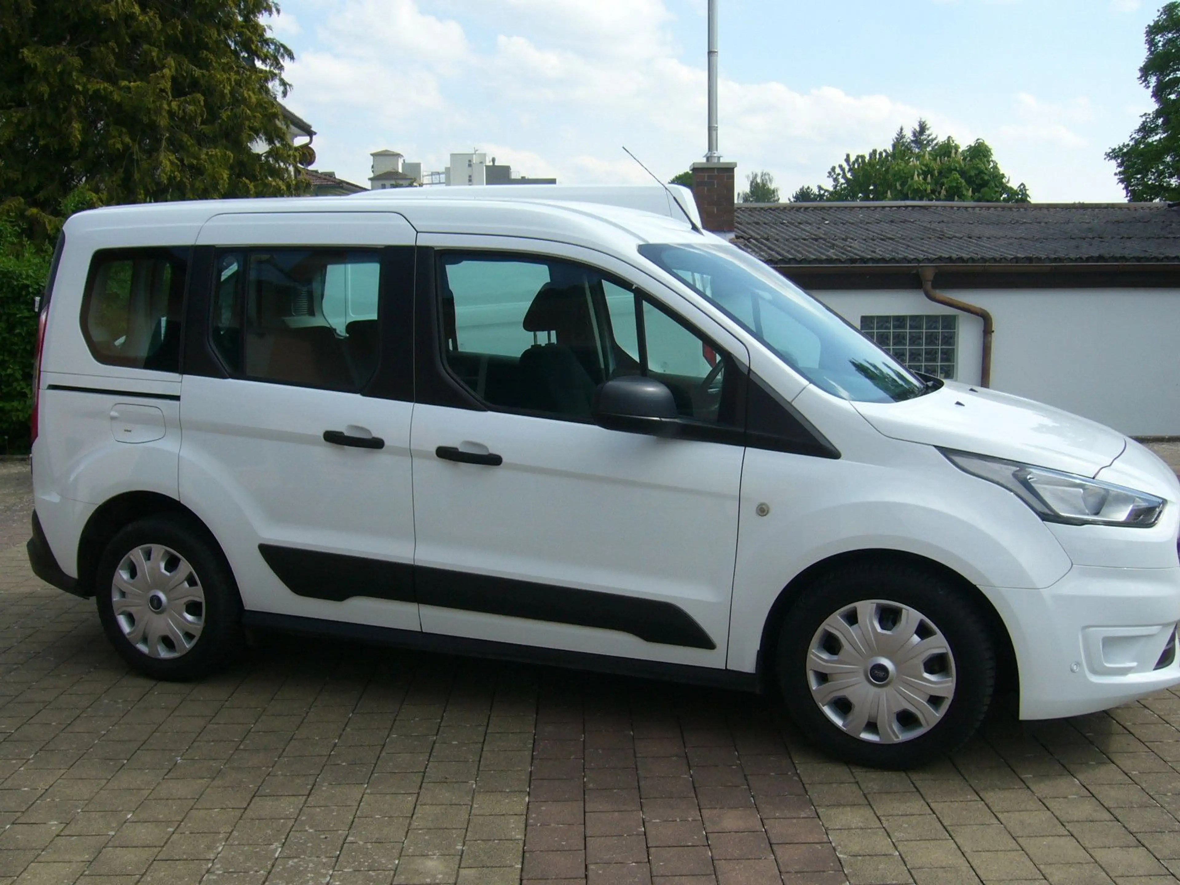 Ford Transit Connect 1,5 Trend 5-Sitze,SHZ,PDCTüv neu — photo 3