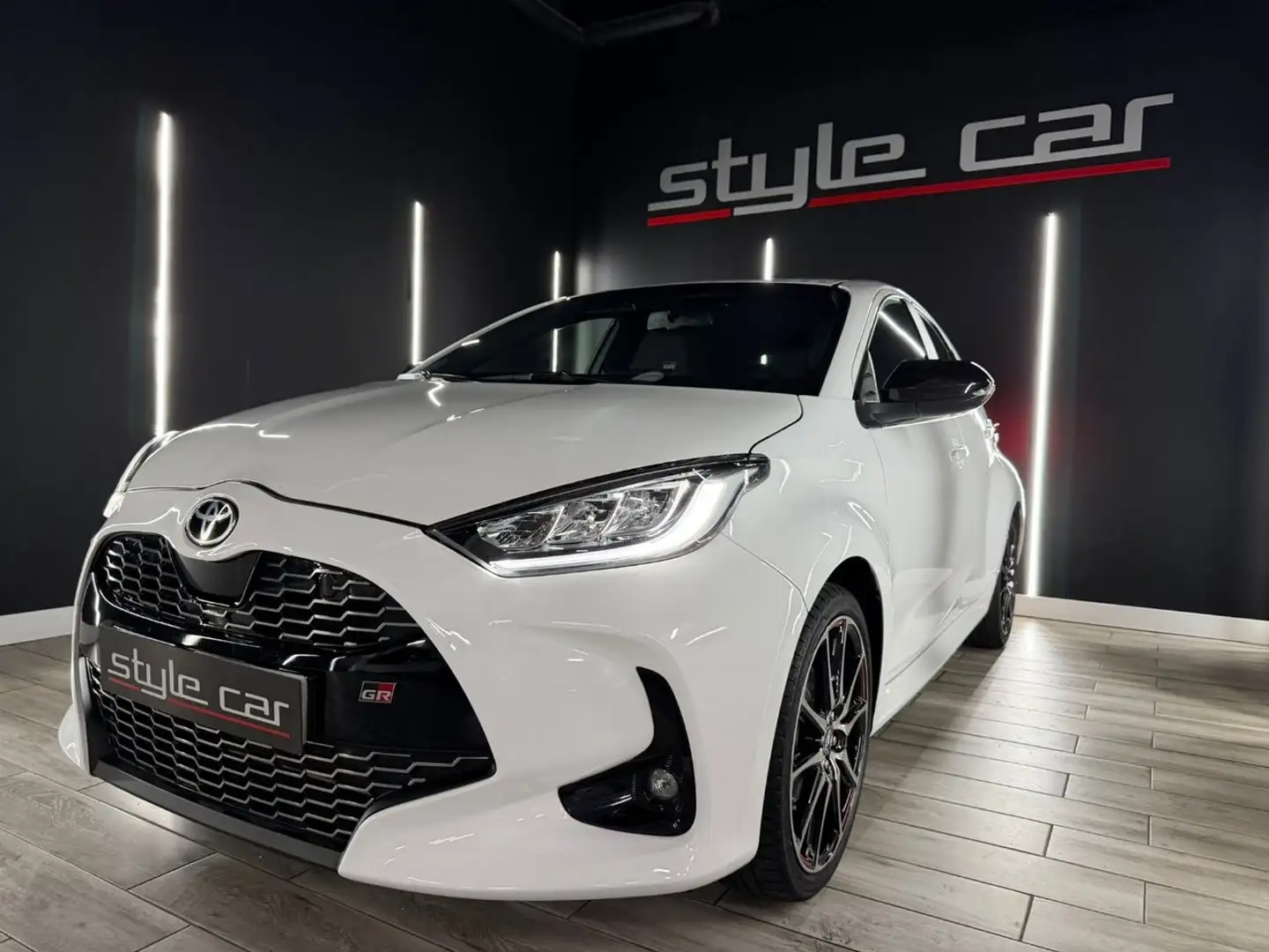 Toyota Yaris 1.5 120H GR Sport Blanco - 1