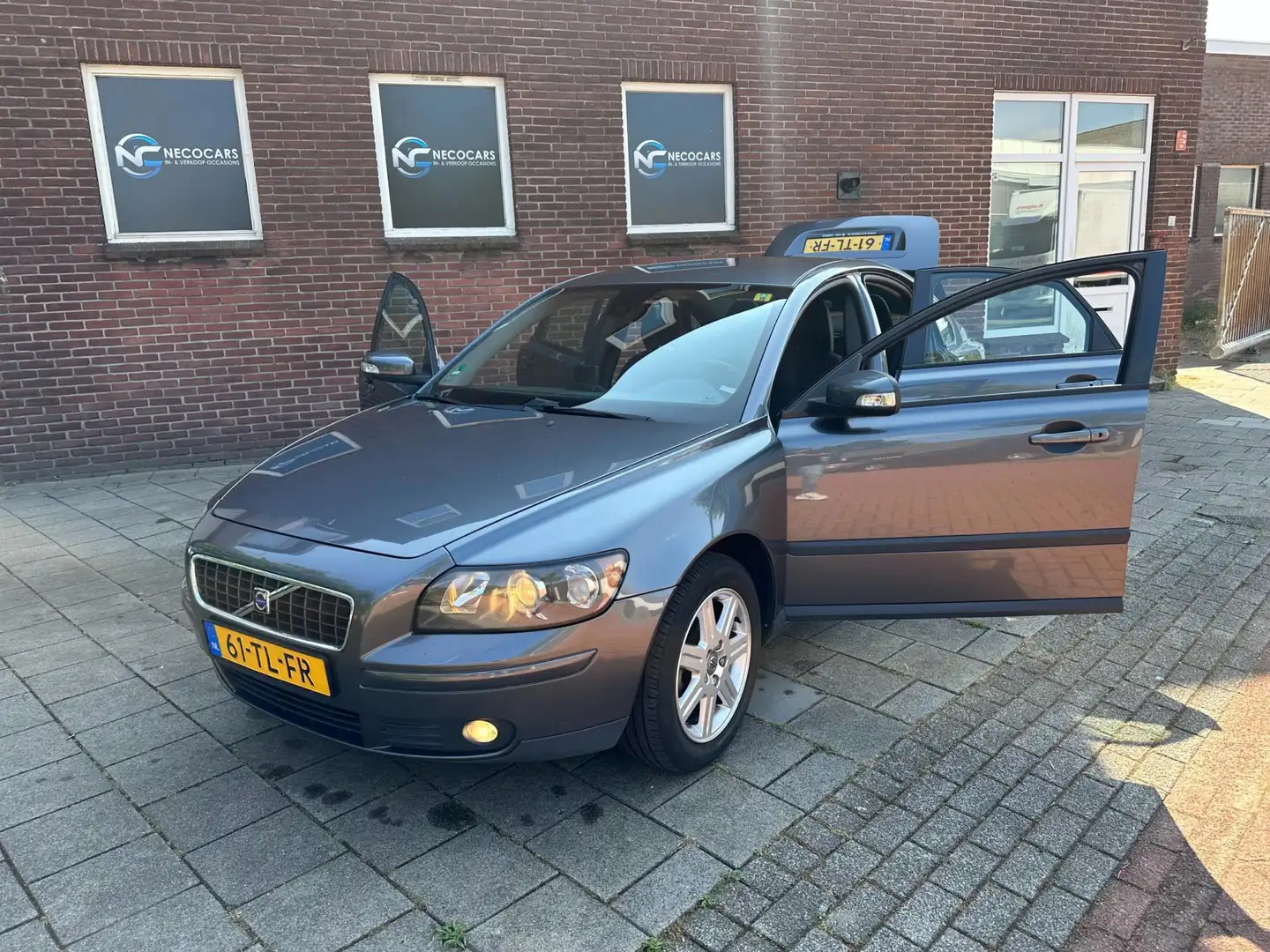 Volvo S40 1.8 Edition I / NIEUWE APK / NETTE AUTO / NAP / RI Grijs - 2