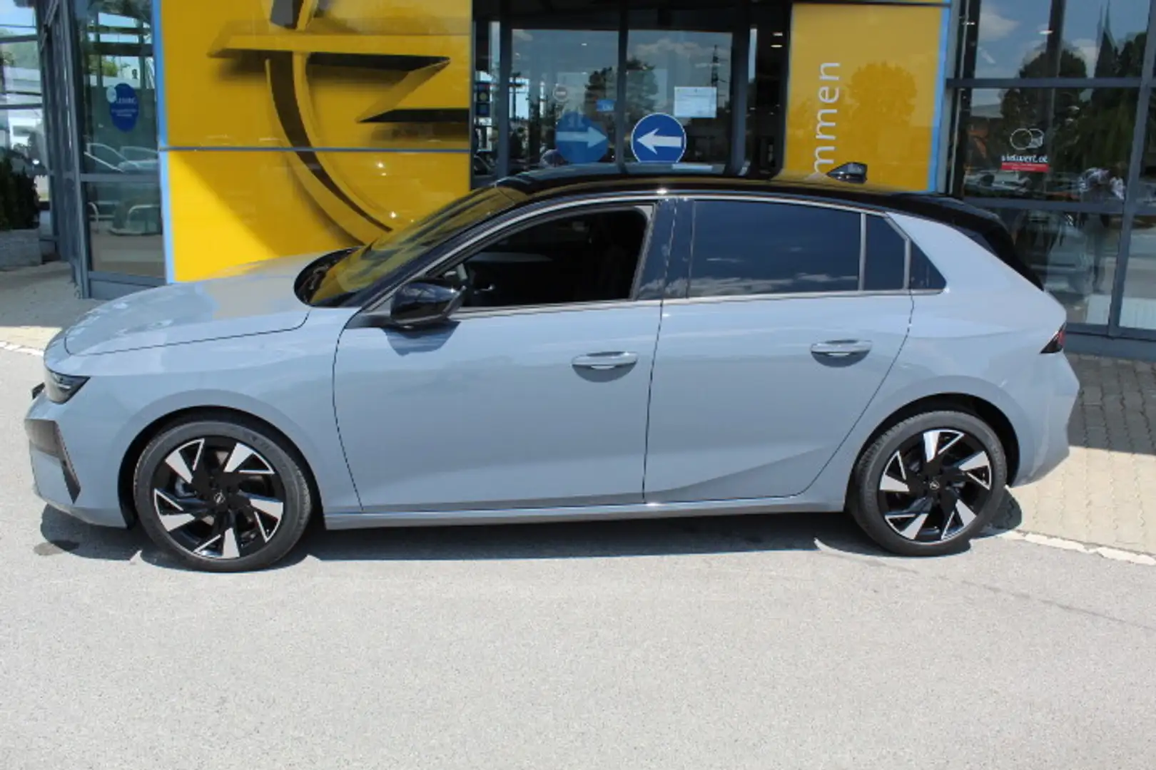 Opel Astra 1,2 Turbo MHEV GS Aut. Grau - 2