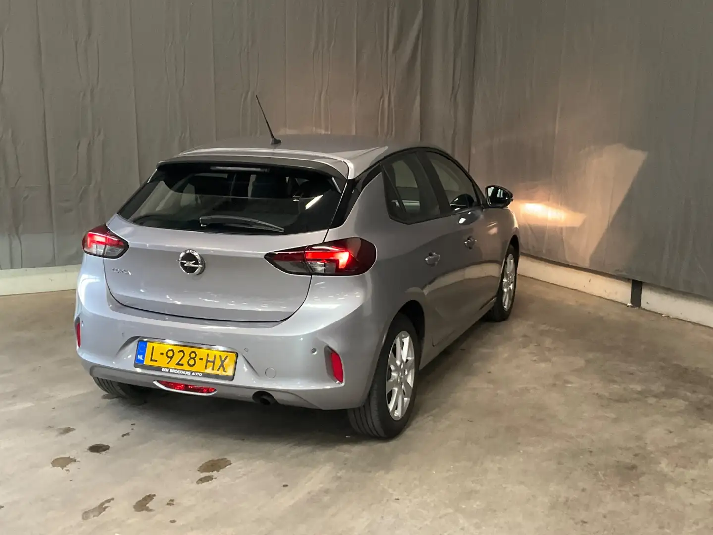Opel Corsa 1.2 Edition Parkeersensoren | Airco | Apple Carpla Grijs - 2