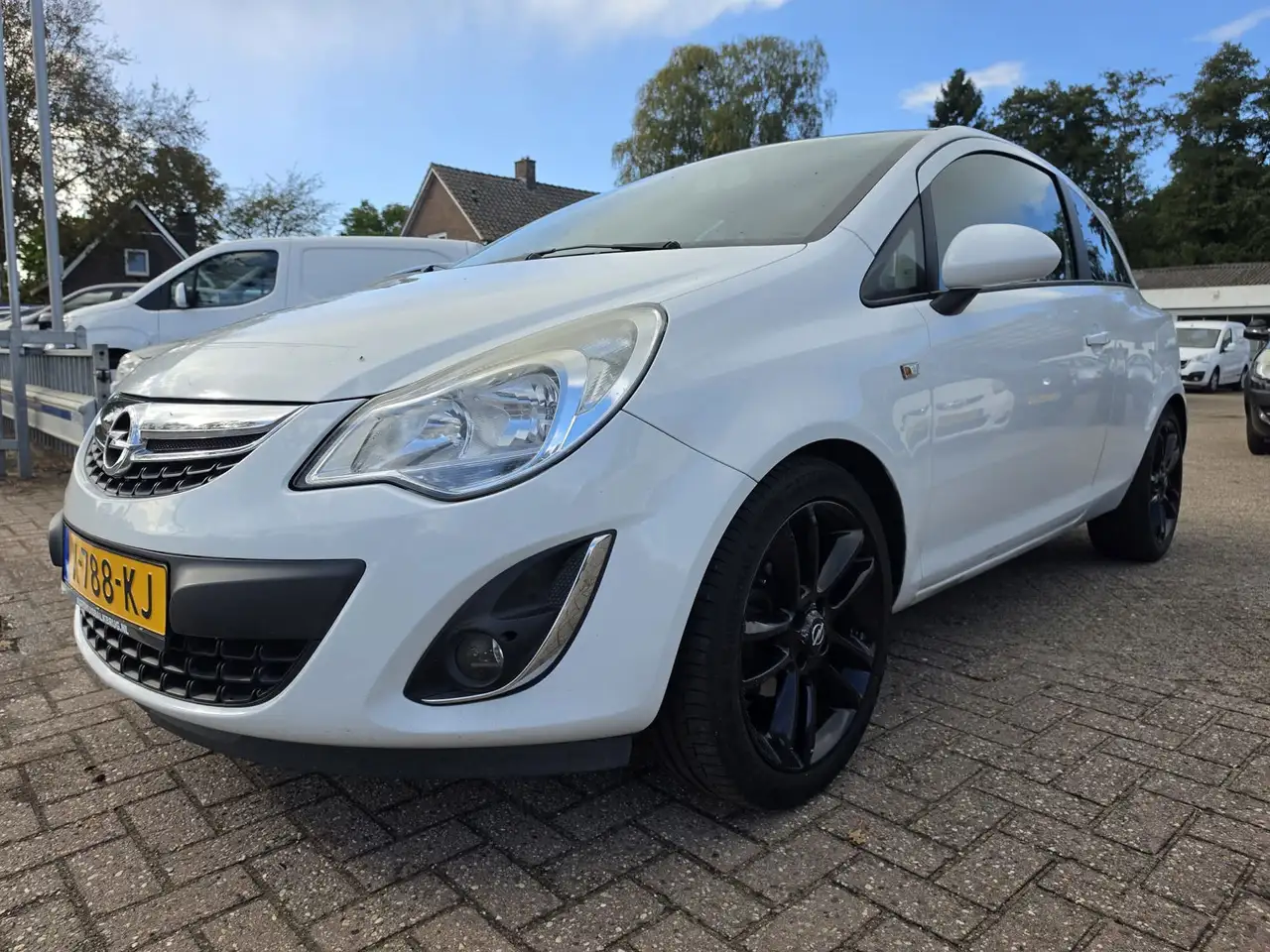 Opel Corsa 1.4-16V ( 103.000 KM) — photo 1 of 11