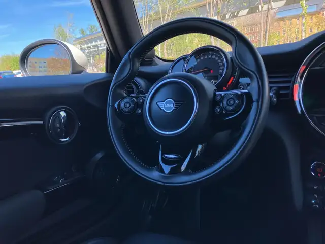 Mini Hatch view 15