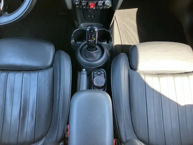 Mini Hatch view 29