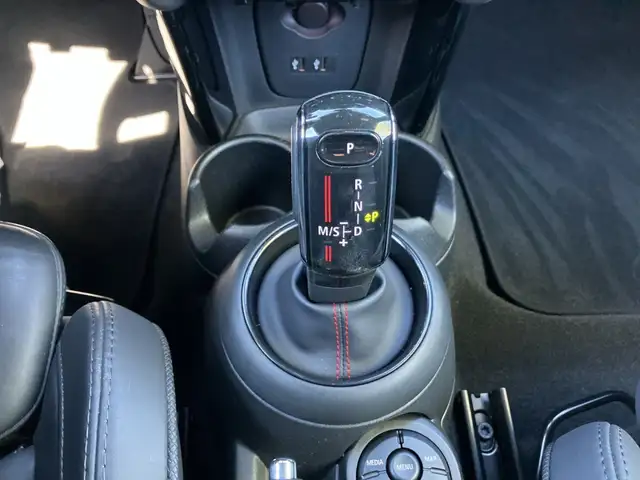 Mini Hatch view 19