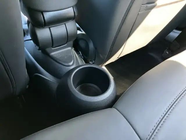 Mini Hatch view 28