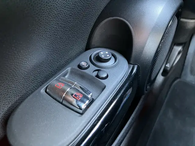 Mini Hatch view 20