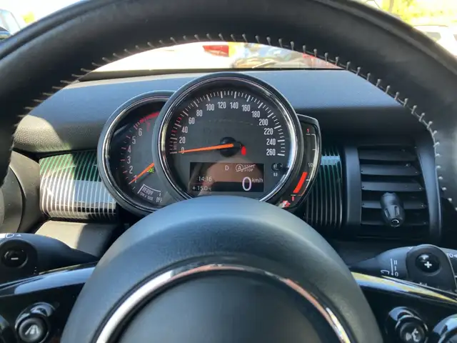 Mini Hatch view 16