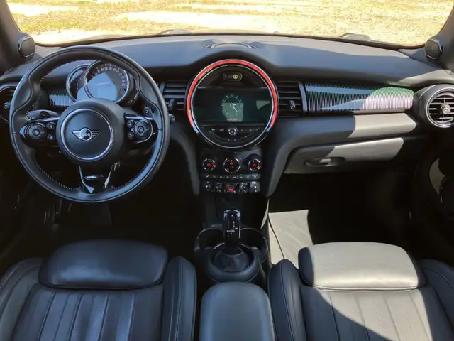 Mini Hatch view 14