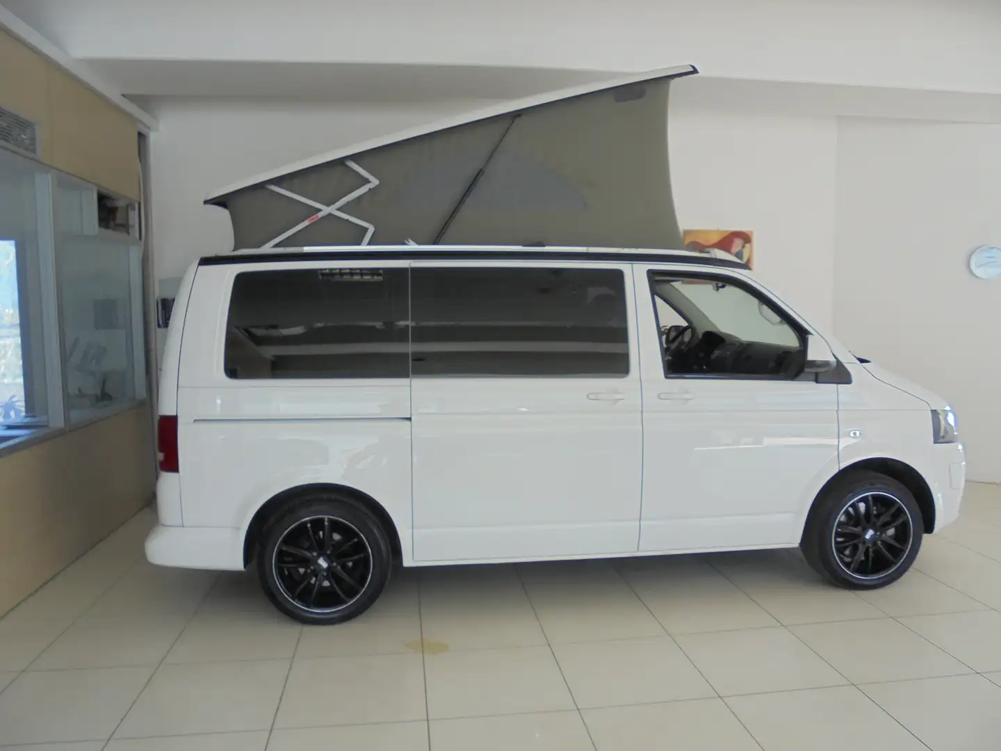 Volkswagen T5 California 2.0 bitdi Comfortline 180cv TETTO BASCULANTE Bianco - 1