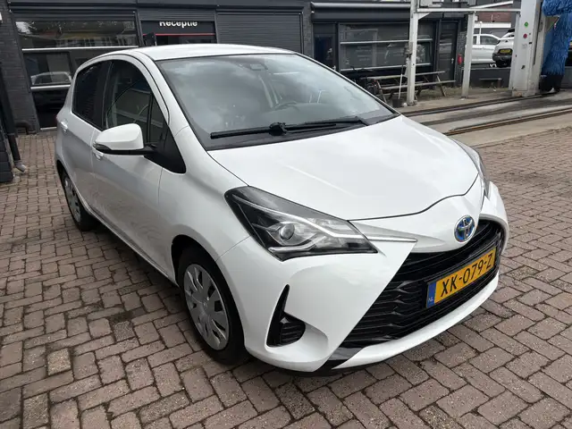 Toyota Yaris view 25