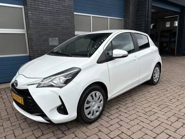 Toyota Yaris view 23