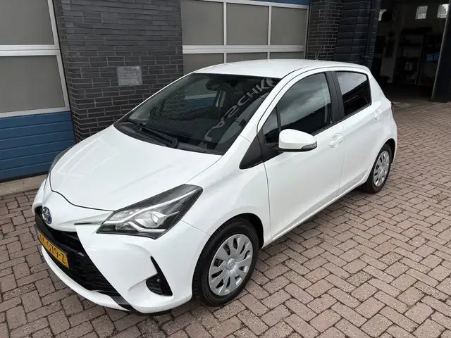 Toyota Yaris view 24