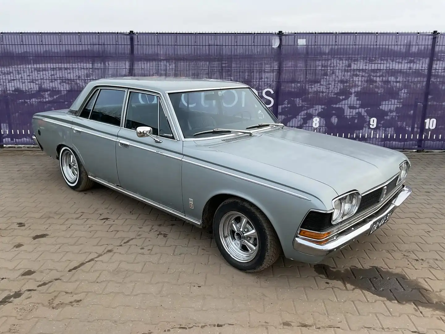 Toyota Crown 2600 Deluxe Toyoglide Gris - 2