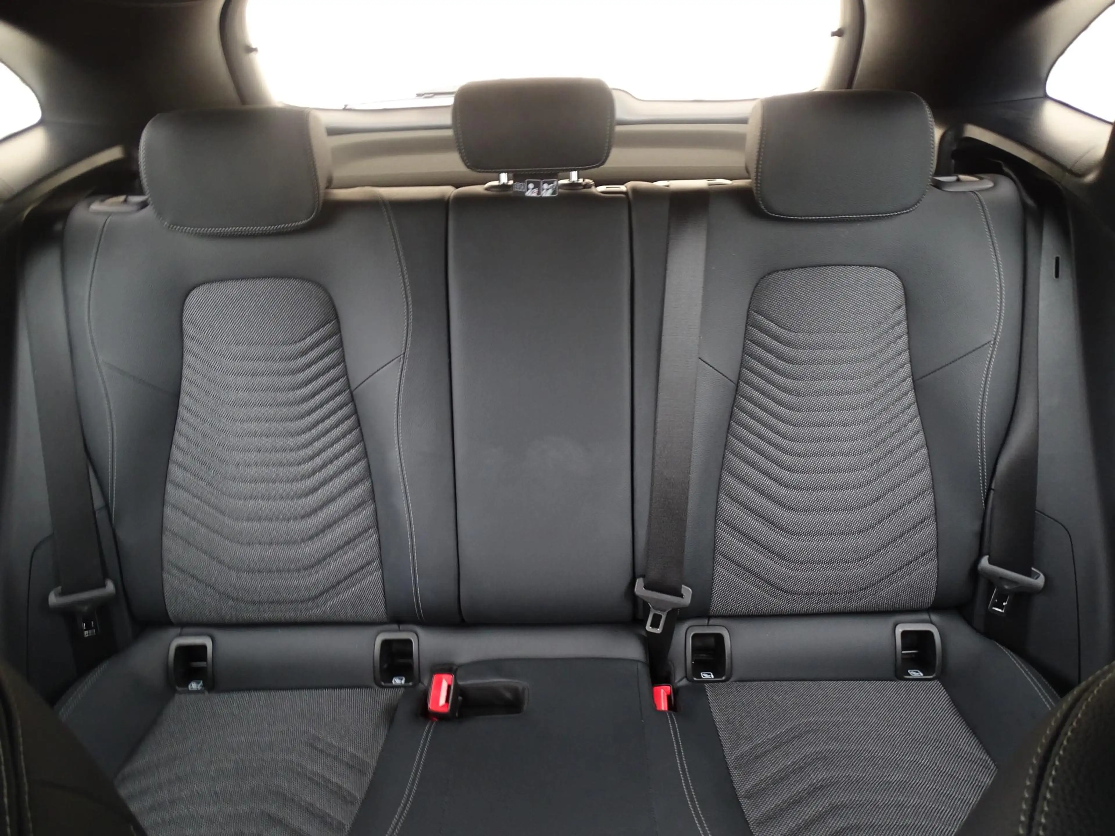 Mercedes-Benz GLA 250 e Star Edition | Trekhaak | Dode Hoek Ass. | Stoel — photo 12