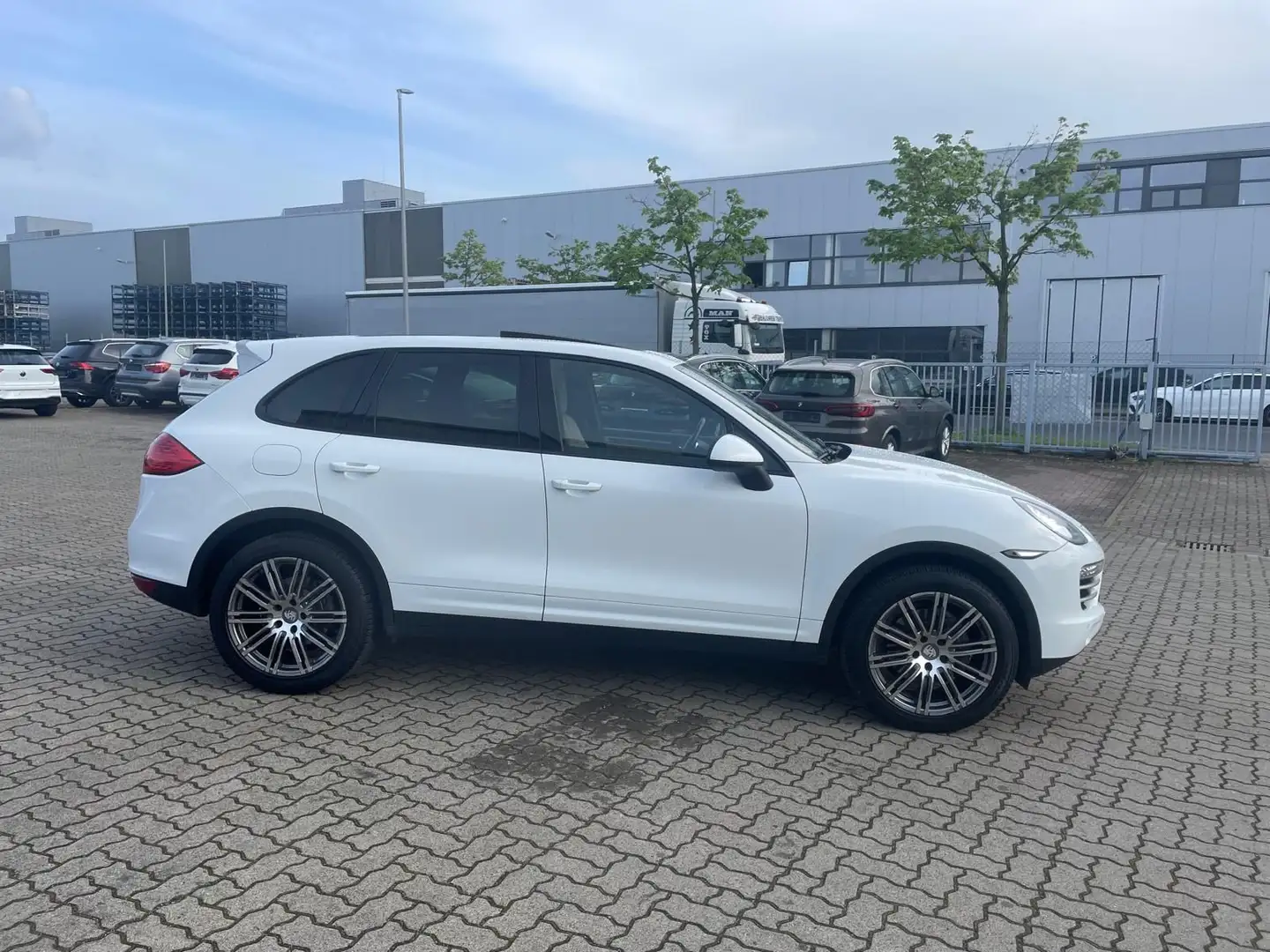 Porsche Cayenne Diesel Platinum Edition-PANORAMA White - 2