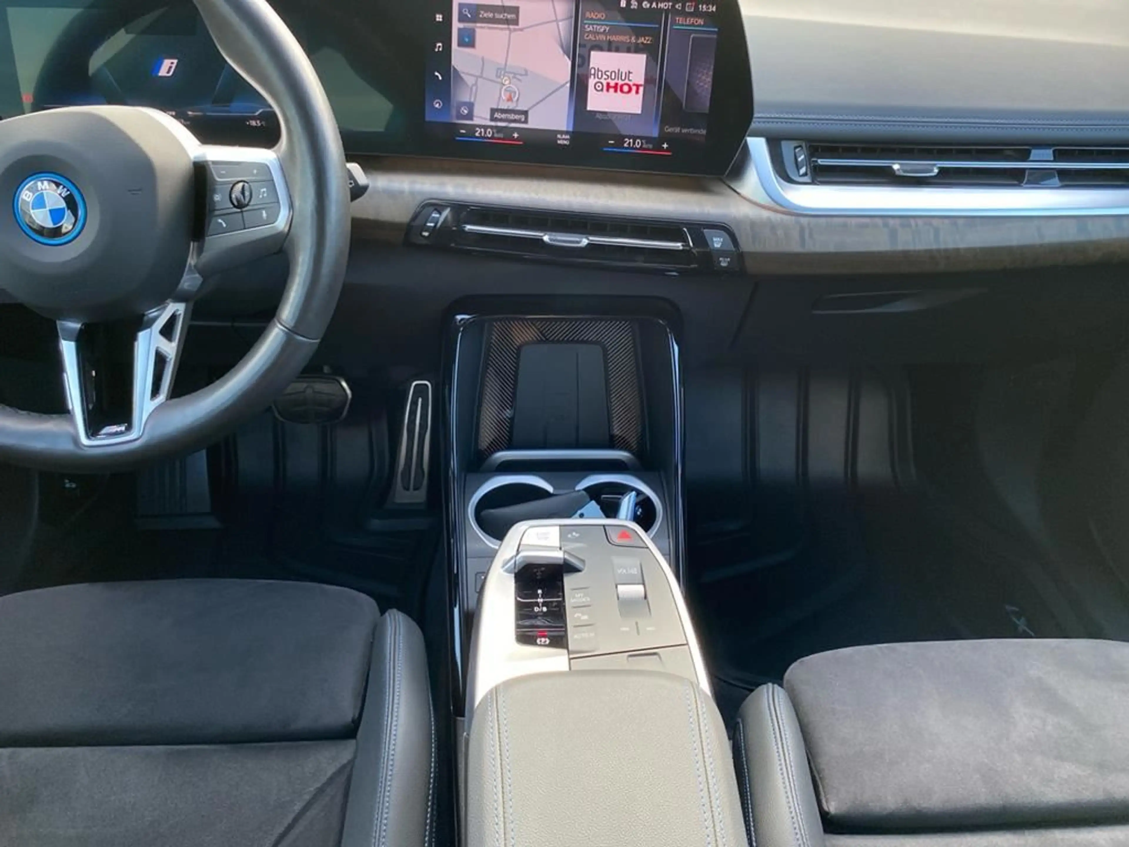BMW iX1 — photo 11
