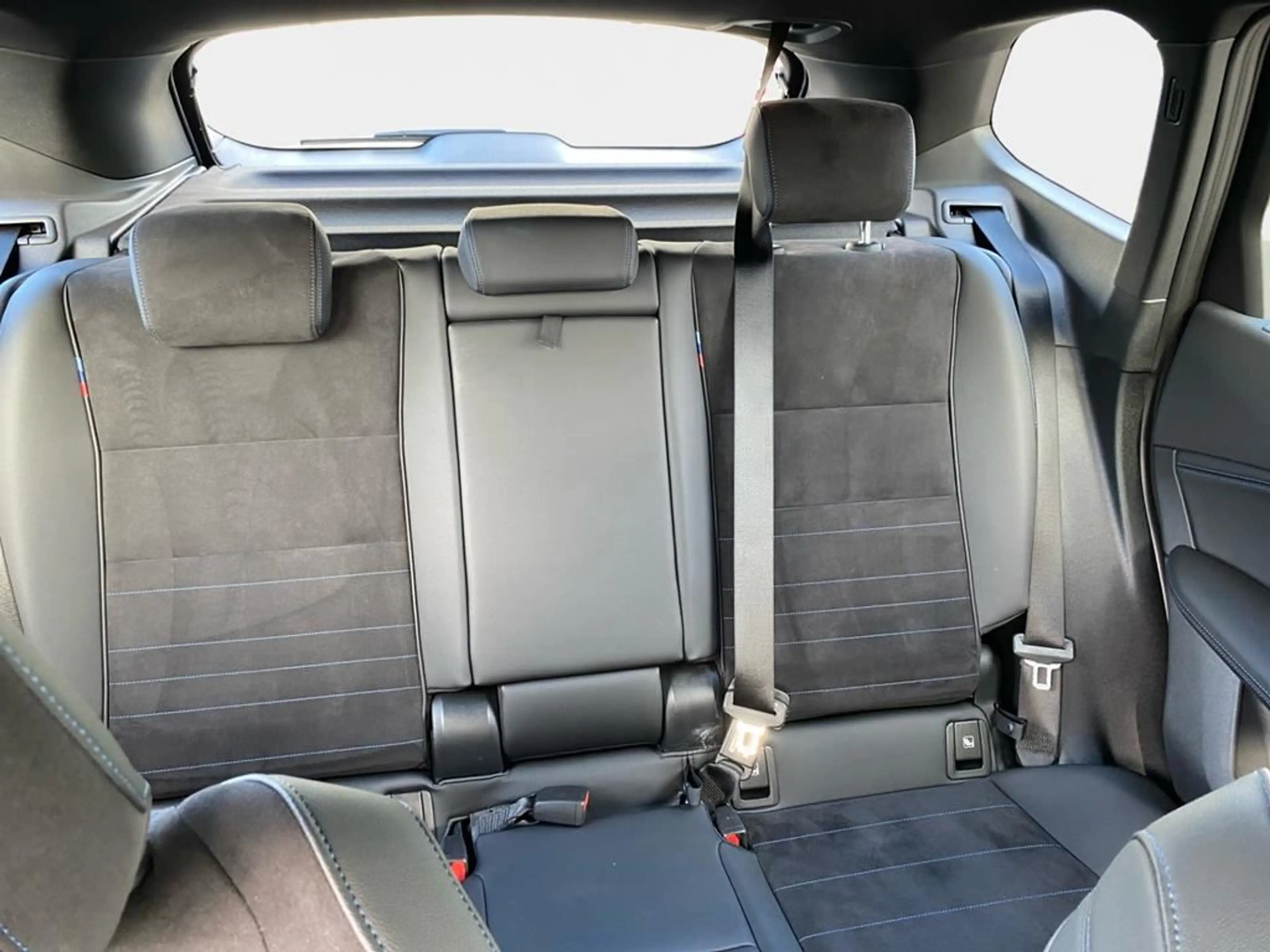 BMW iX1 — photo 15