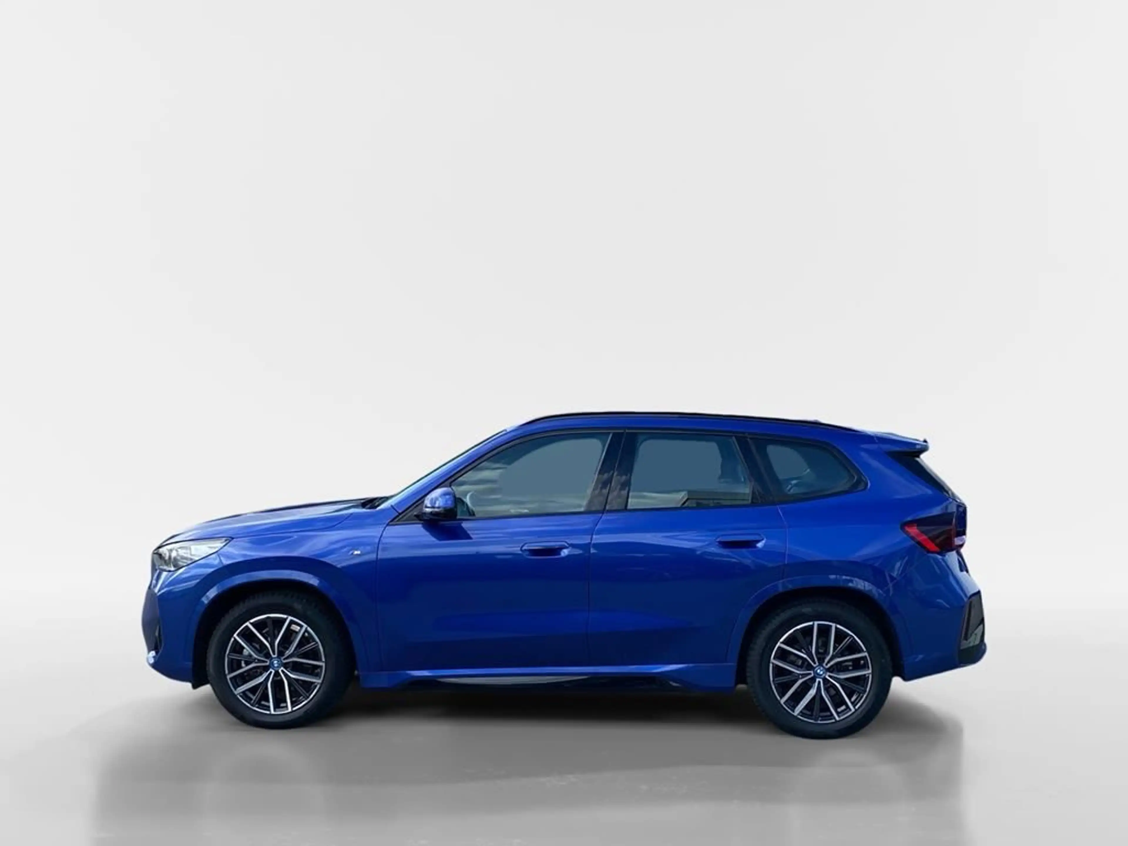 BMW iX1 — photo 4