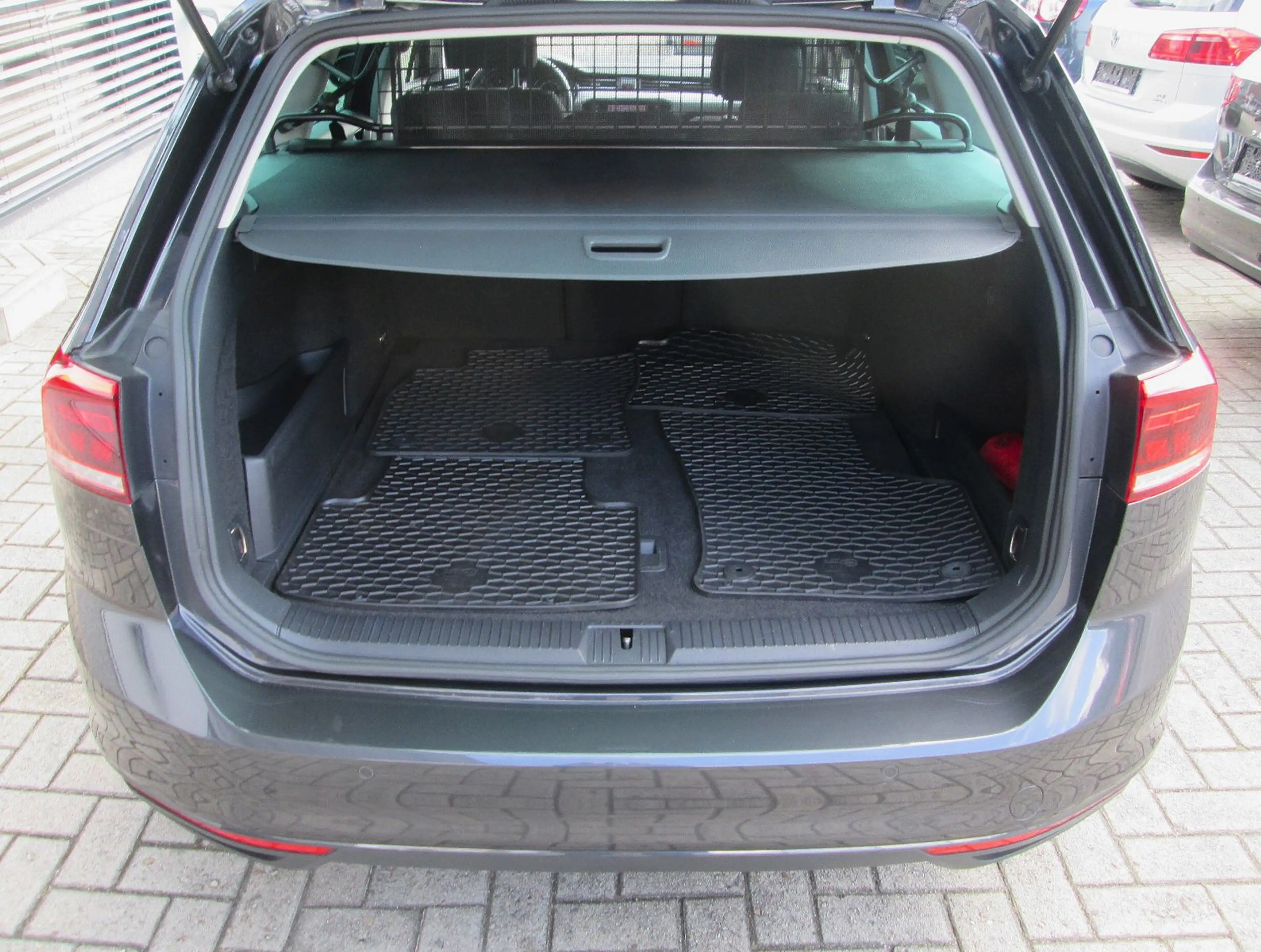 Volkswagen Passat Variant Business — photo 9