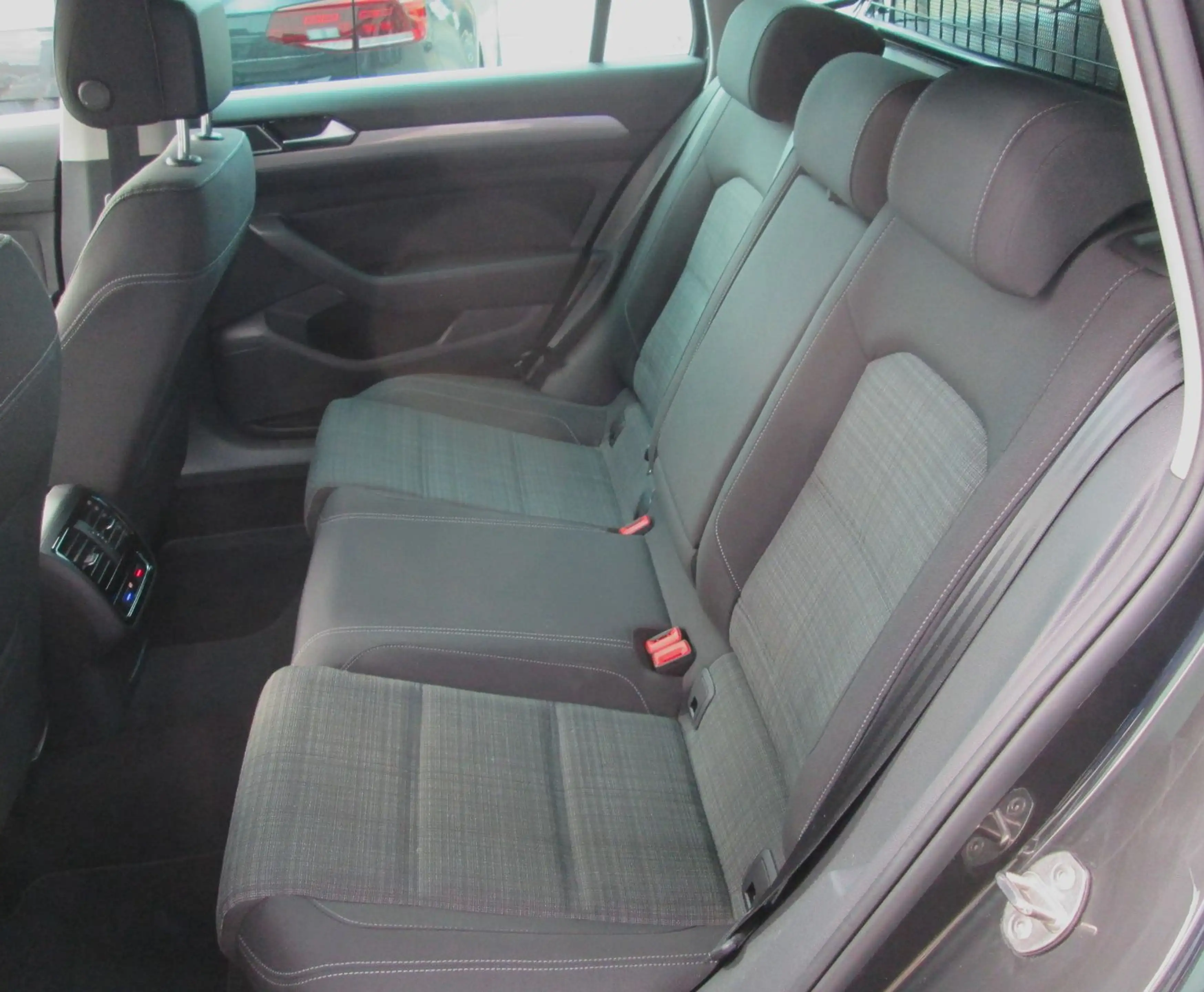 Volkswagen Passat Variant Business — photo 8