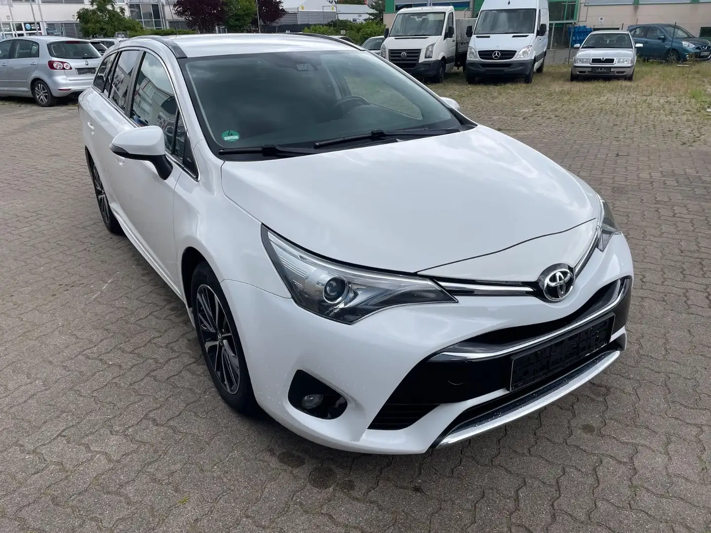 Toyota Avensis Touring Sports 1.8 VVT-i Team D LED Navi Blanc - 1
