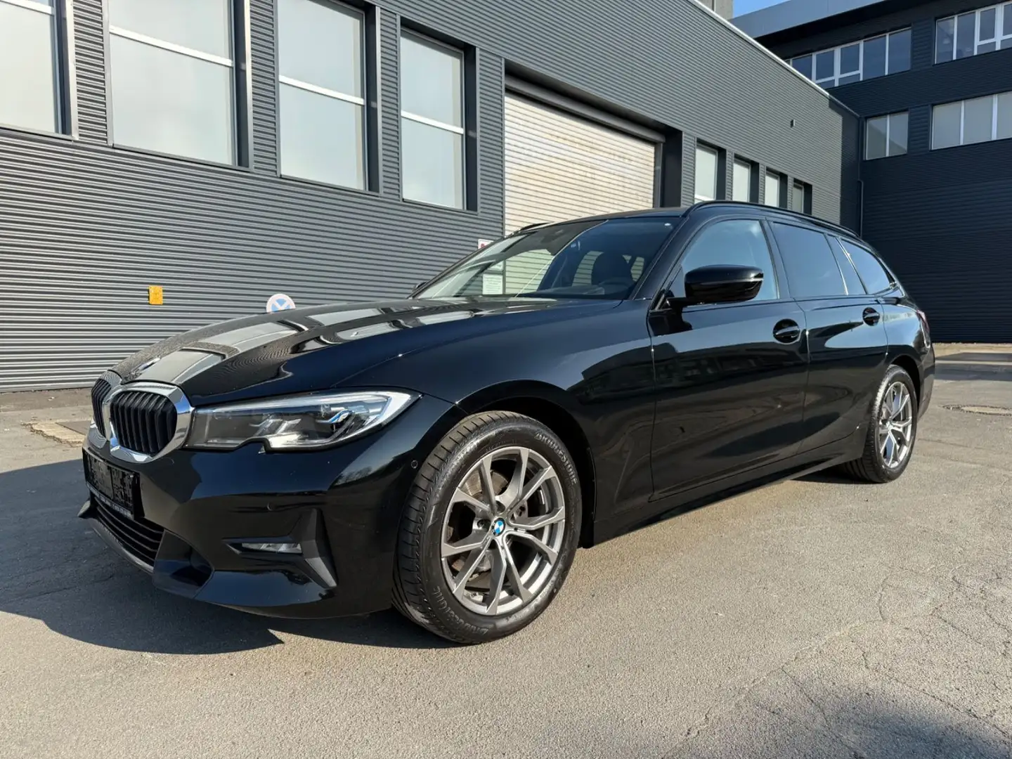 BMW 320 d Touring Sport Line AHK H/K R-Cam BMW Laser Schwarz - 1