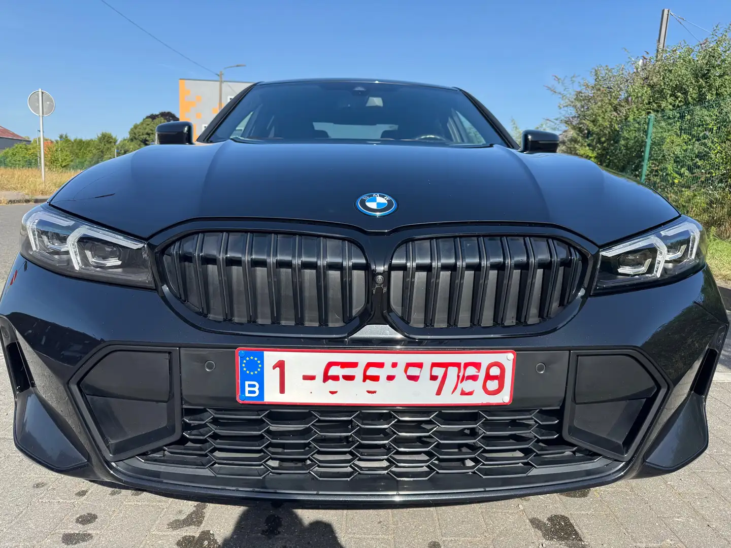 BMW 330 330eA PHEV Fekete - 1