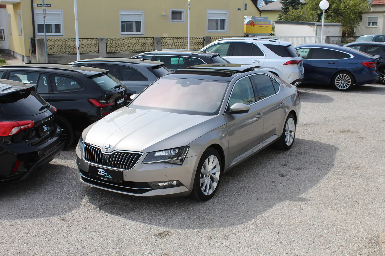 Skoda Superb TSI // Panorama-Glasdach // 1. Besitz // Beige - 2