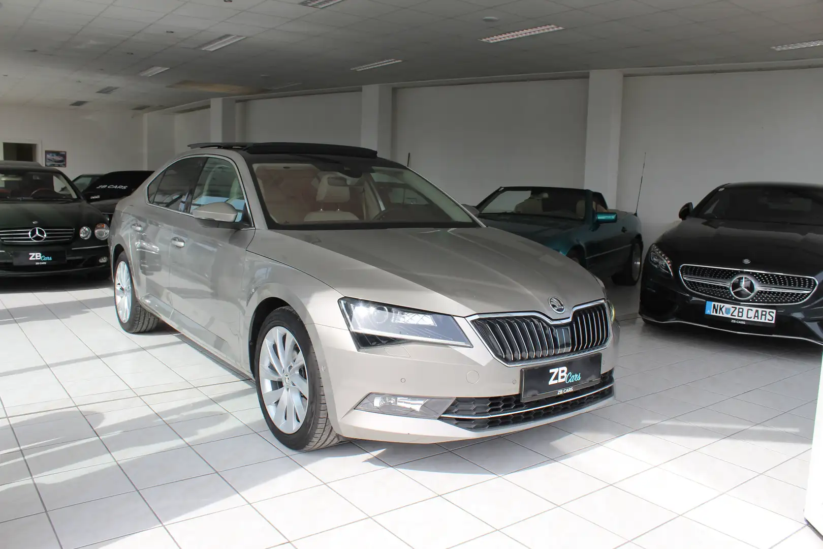Skoda Superb TSI // Panorama-Glasdach // 1. Besitz // Beige - 1