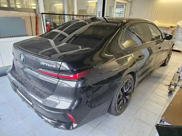 BMW 760 7 M760 e xDrive M-Sport B&W AHK