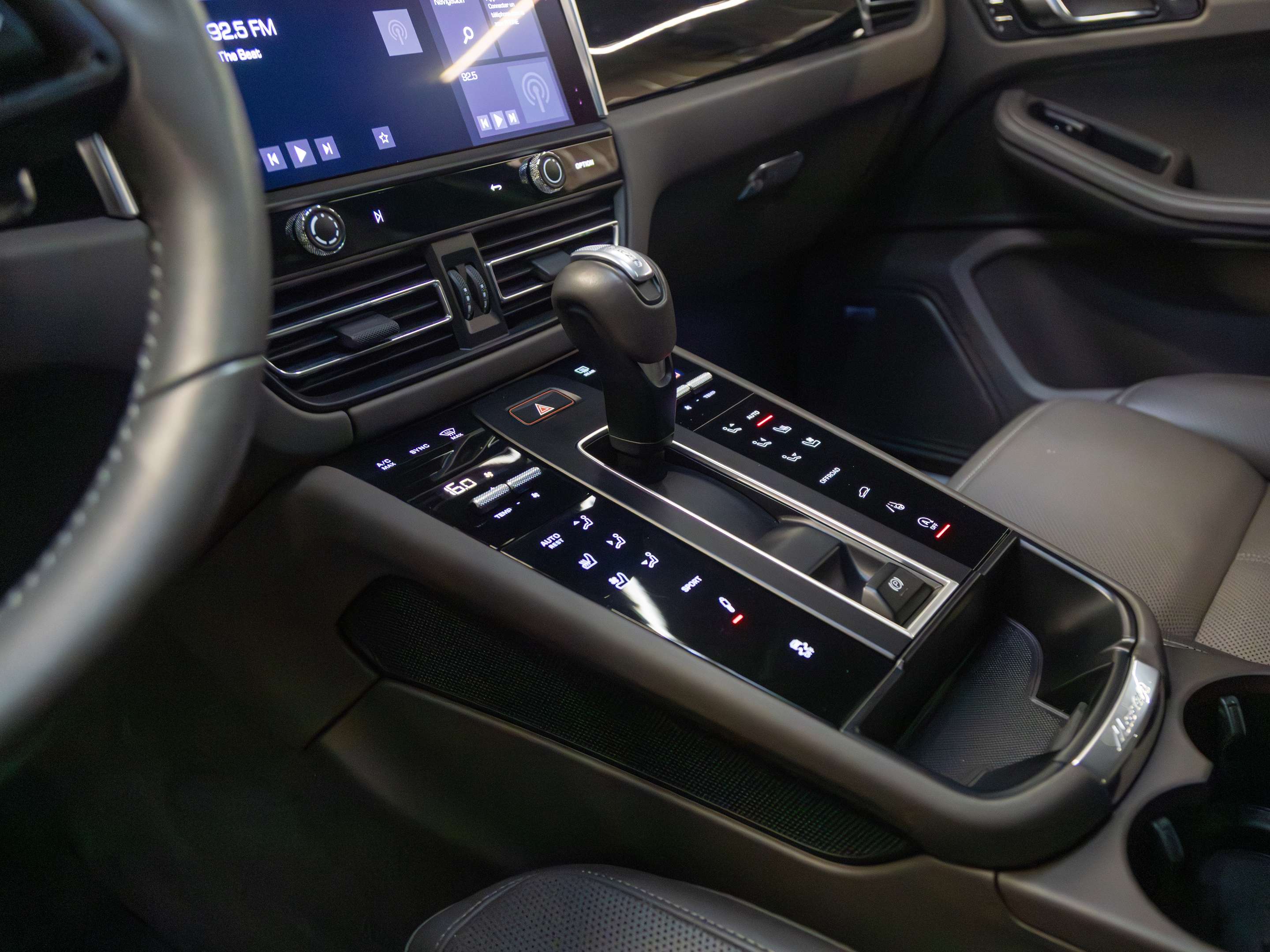 2024 Porsche Macan S AWD thumb 6