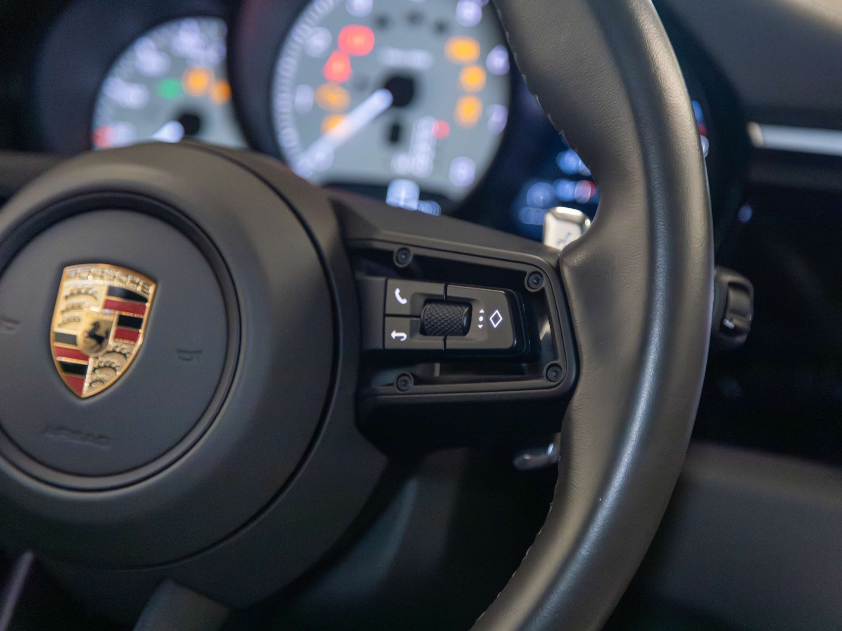 2024 Porsche Macan S AWD alt 5