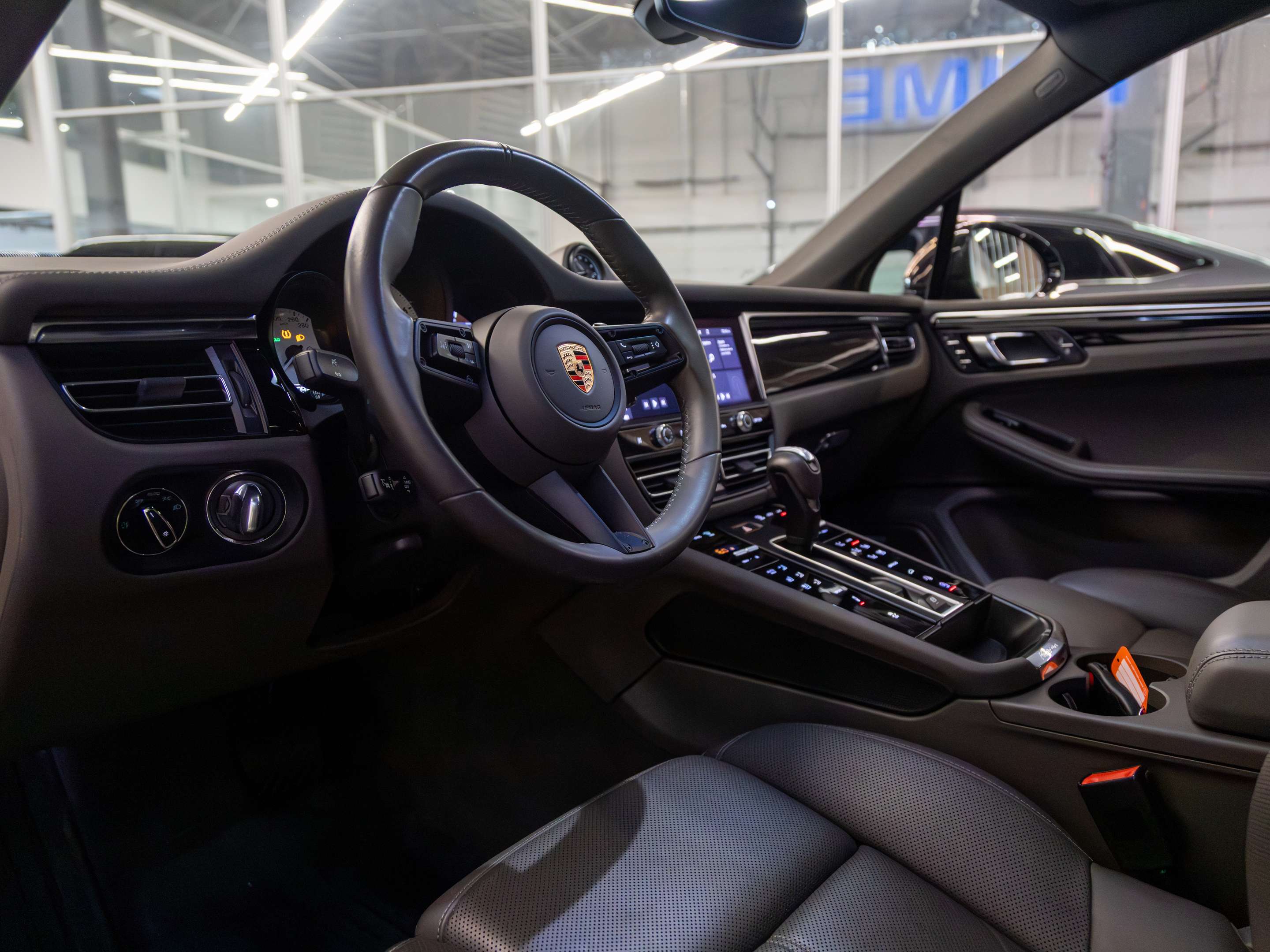 2024 Porsche Macan S AWD alt 3
