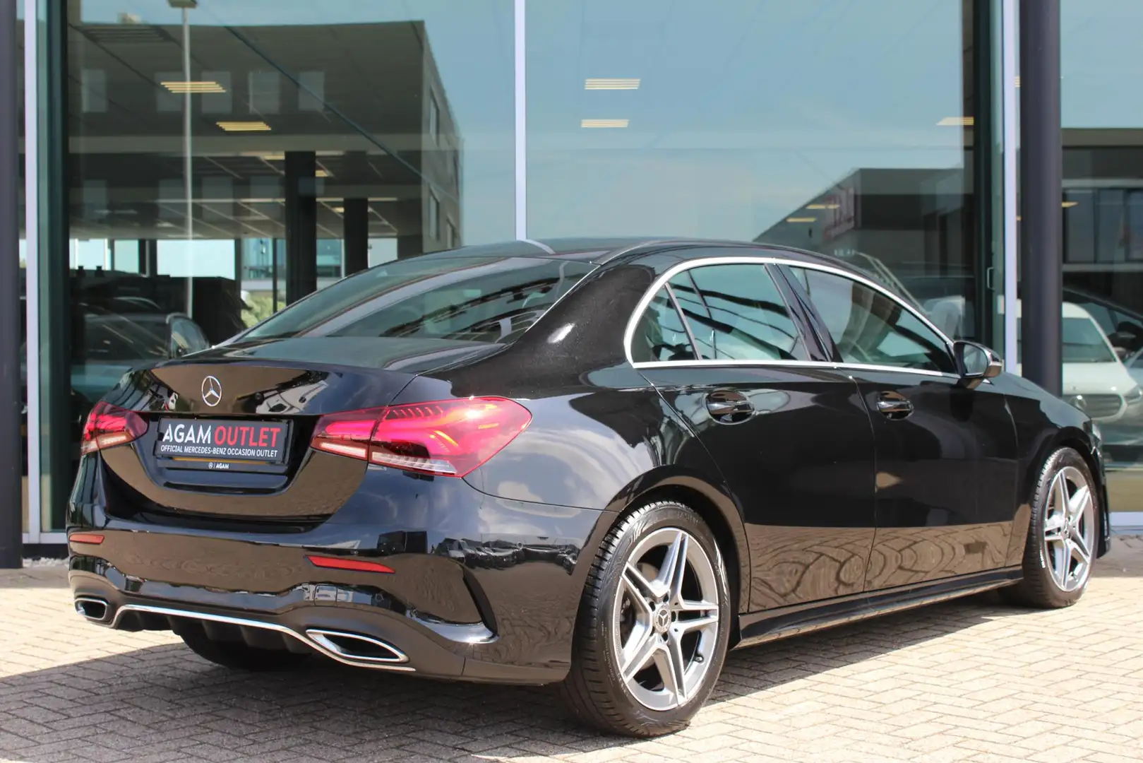 Mercedes-Benz A 200 Limousine Launch Edition Zwart - 2