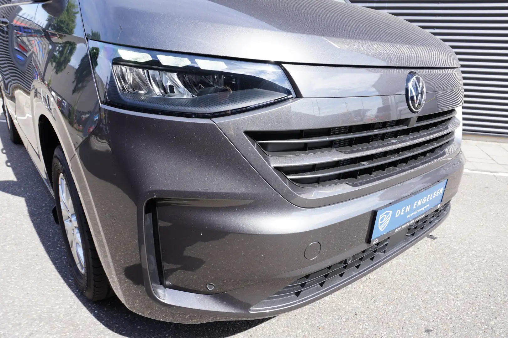 Volkswagen Transporter 2.0 TDI L1H1 28 Style 150 pk, Navigatie, Climatron Grau - 2