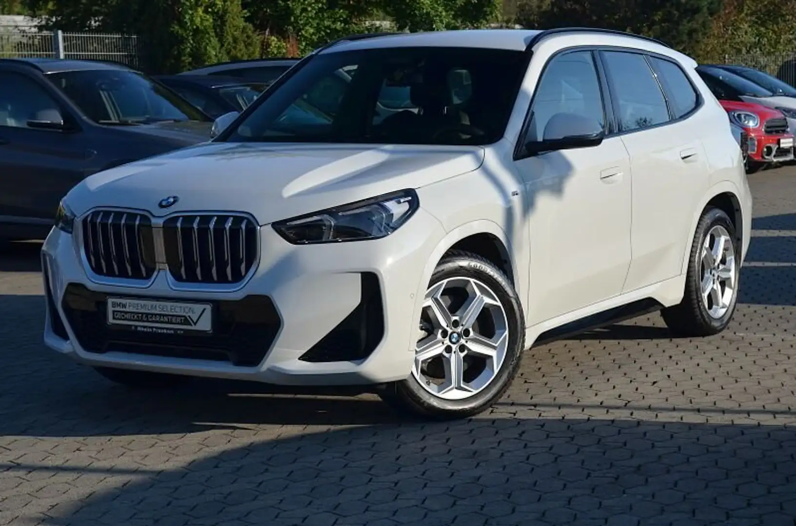 BMW X1 xDrive23i M Sport Ad.LED.AHK.Harm/Kard.ACC.Ka Weiß - 2