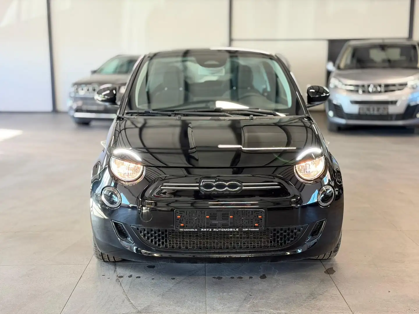 Fiat 500e Icon NAV+KAM+TEMP+CARPLAY+SPUR.ASS+AMBIENTE Noir - 2