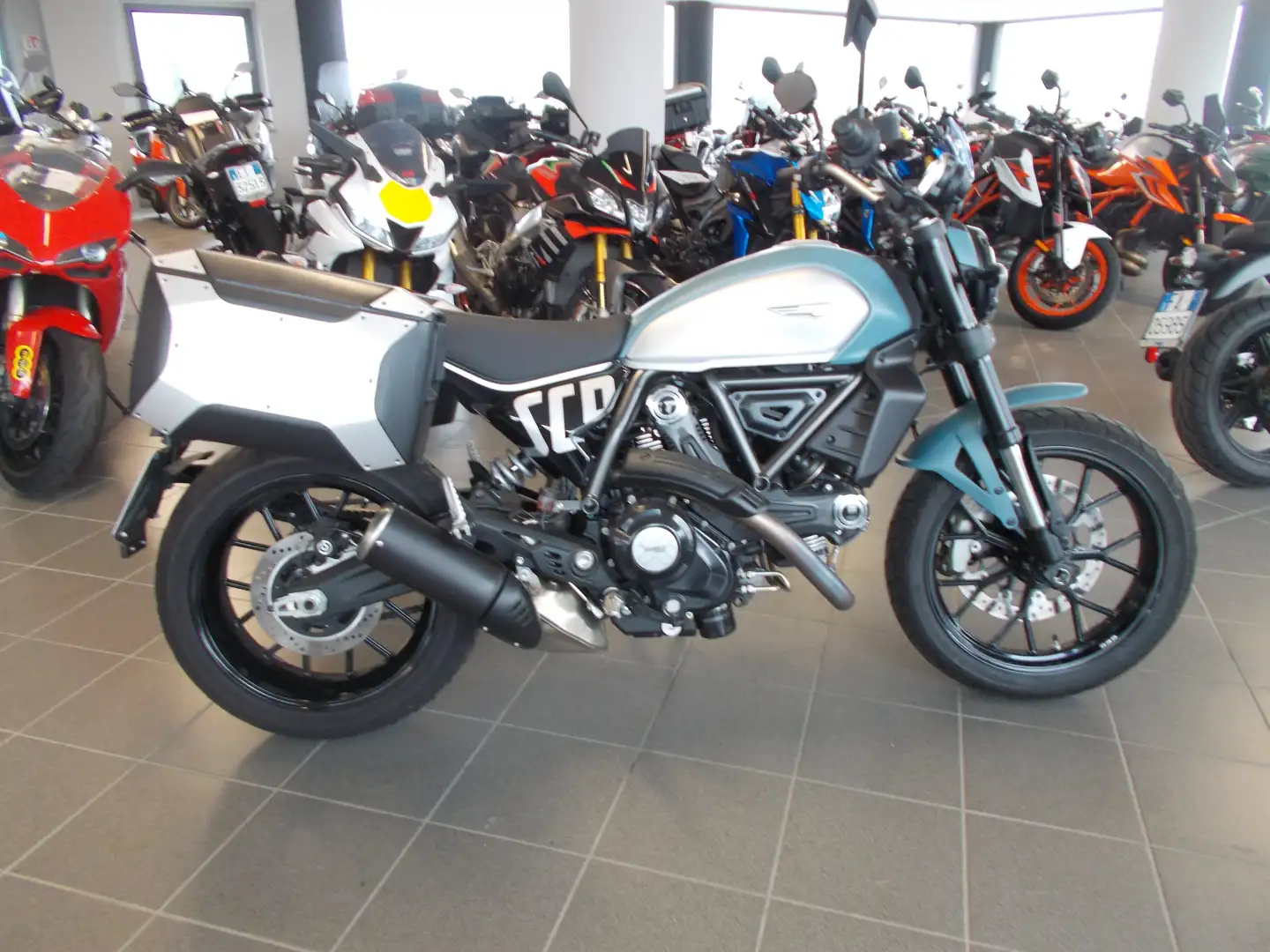 Ducati Scrambler 800 ICON Gri - 2