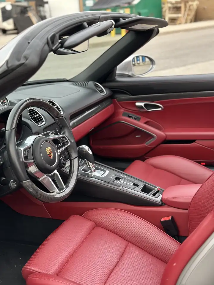 Porsche 718 Boxster photo Porsche 718 Boxster