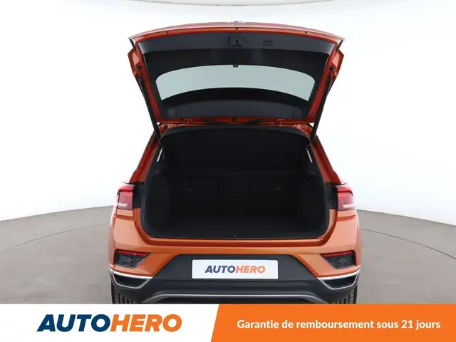 Volkswagen T-Roc view 16