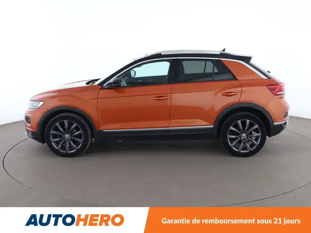 Volkswagen T-Roc view 3