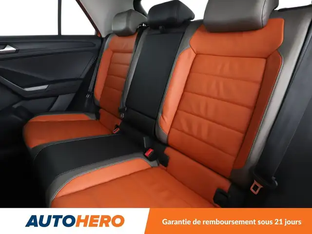 Volkswagen T-Roc view 14