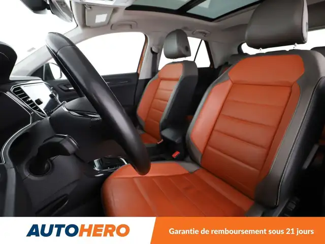Volkswagen T-Roc view 10