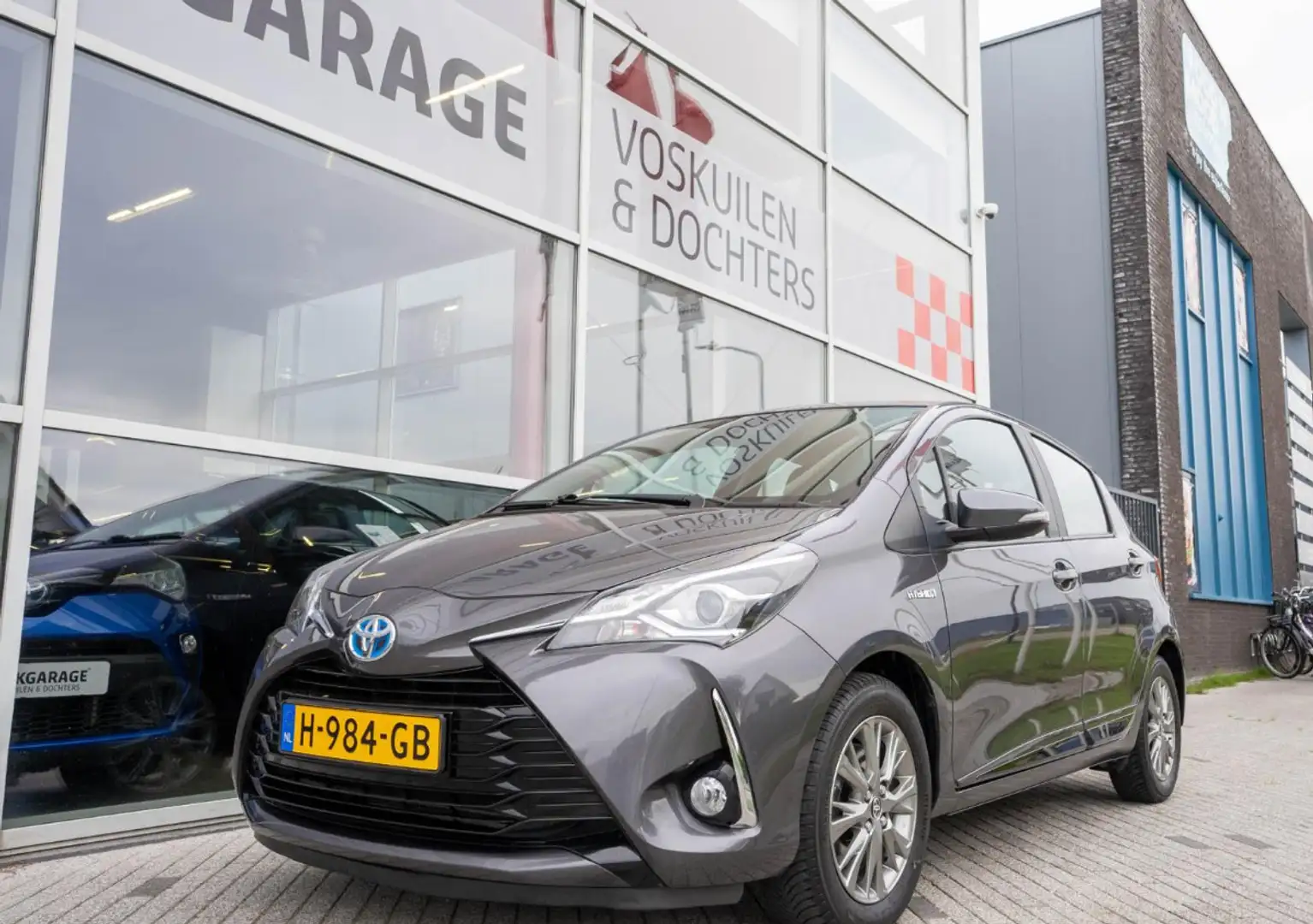 Toyota Yaris 1.5 Hybrid Executive | Navigatie | Lane assist | B Grijs - 1