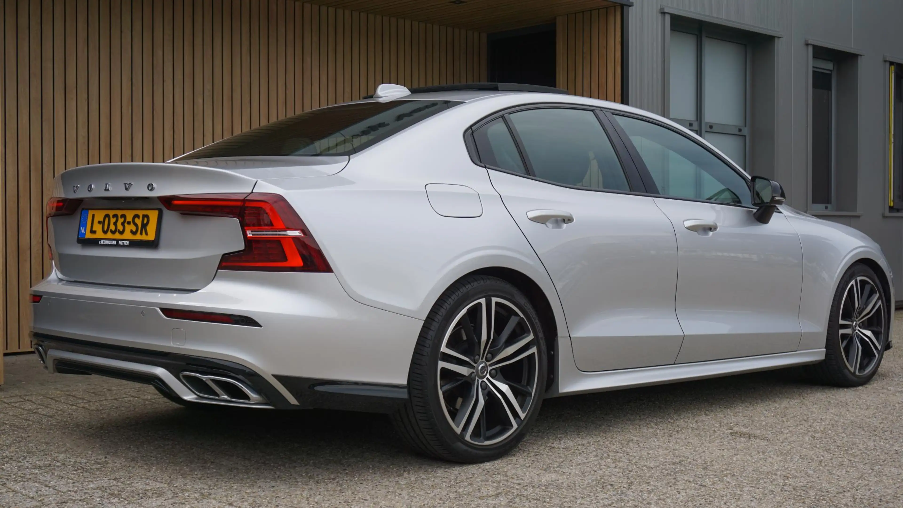 Volvo S60 2.0 163pk B3 R-Design & Style-Pack Pano.Dak *Black — photo 5
