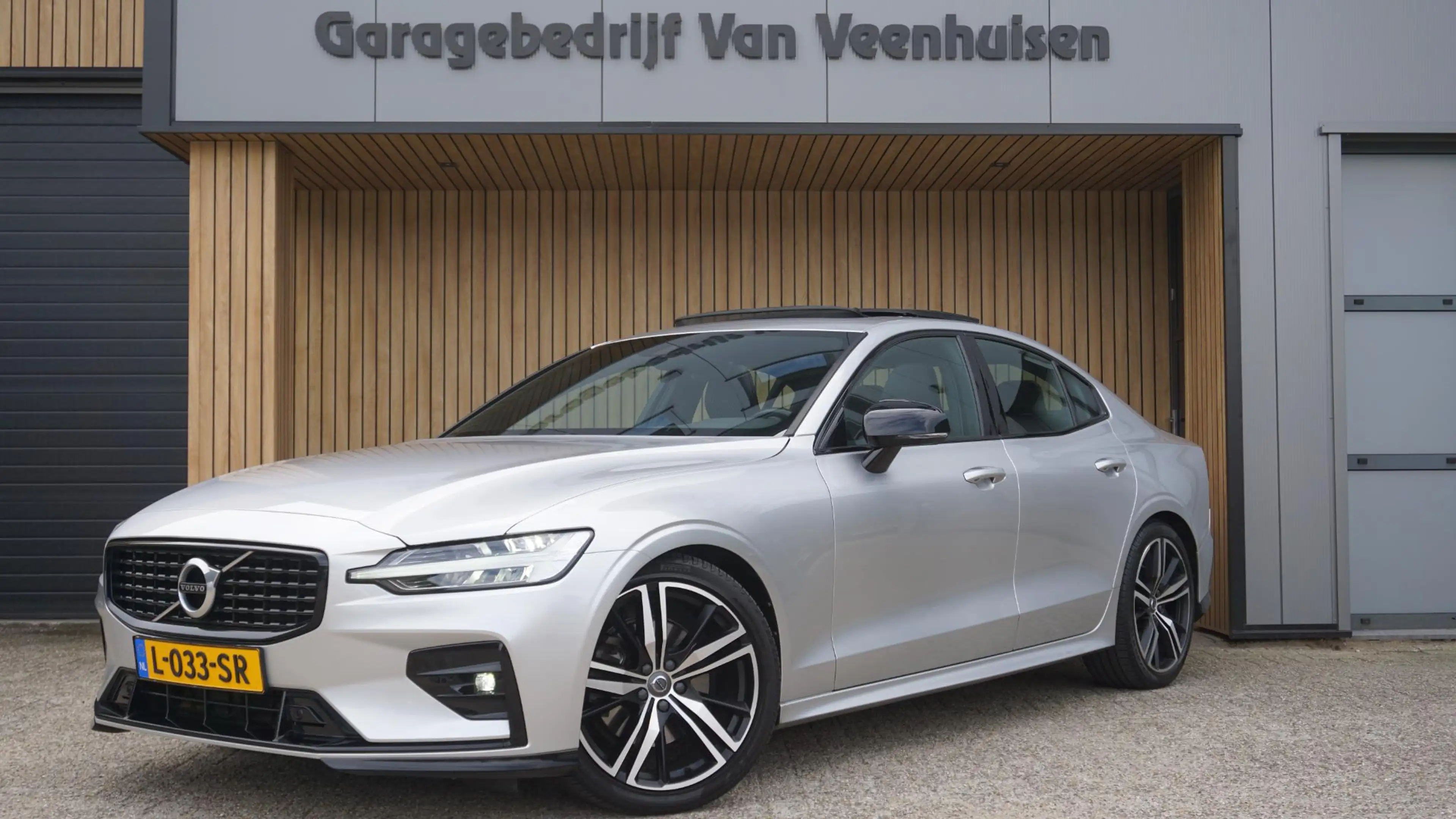Volvo S60 2.0 163pk B3 R-Design & Style-Pack Pano.Dak *Black
