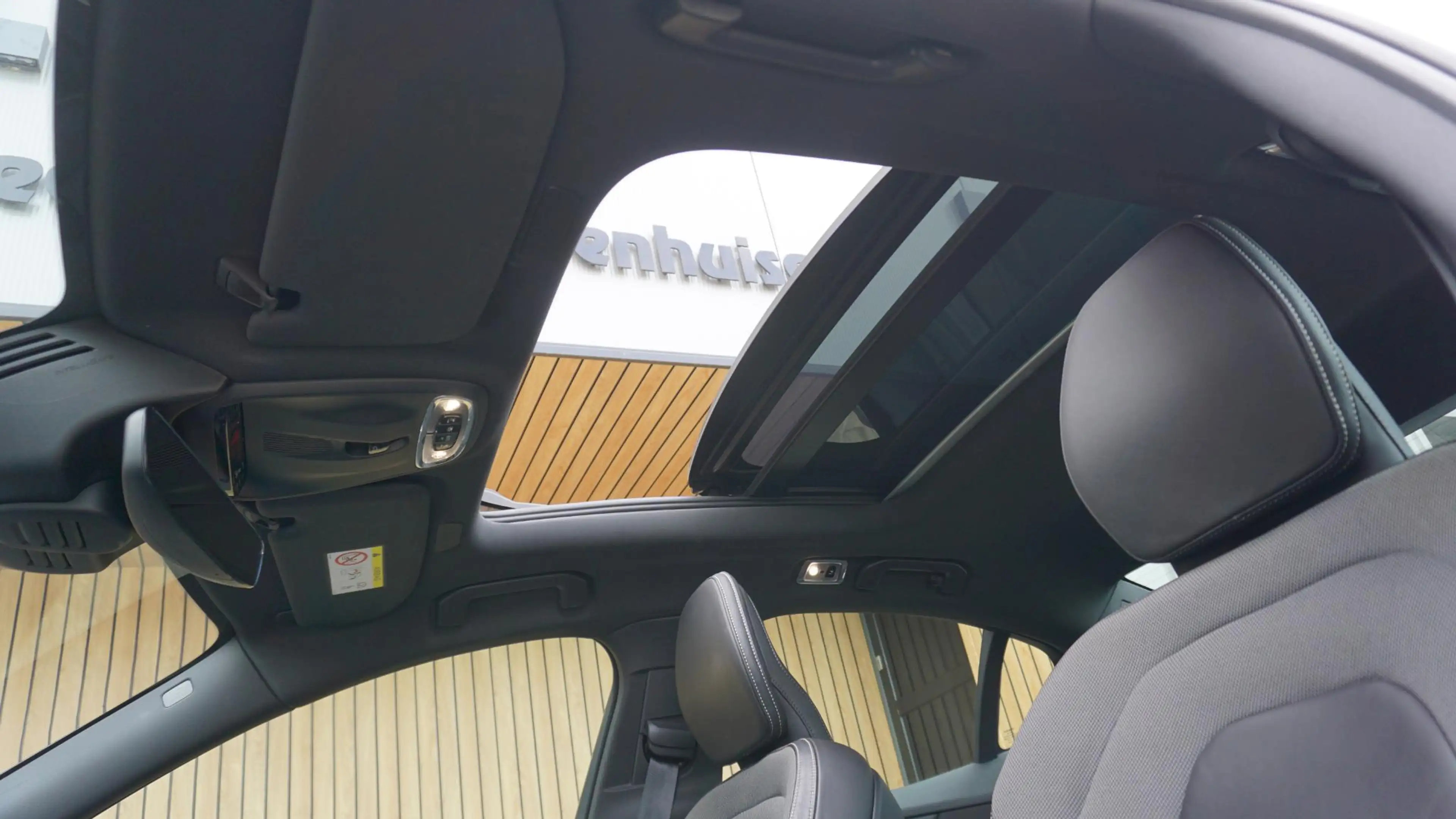 Volvo S60 2.0 163pk B3 R-Design & Style-Pack Pano.Dak *Black — photo 13